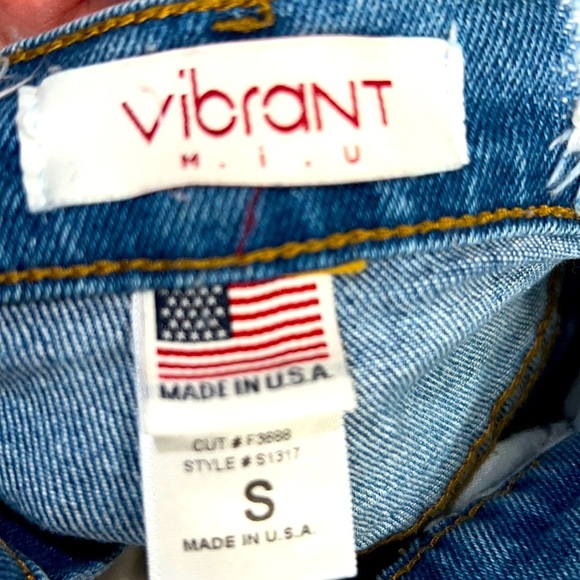 VIBRANT High-rise Denim Distressed Shorts Sz.Sm 3-5 - Picture 7 of 7